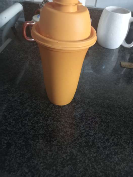 TUPPERWARE SHAKER