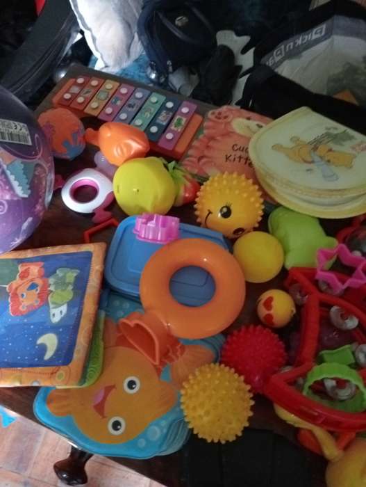 LOT VINTAGE KIDSTOYS