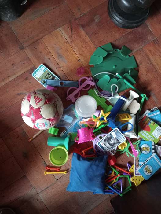 LOT VINTAGE KIDSTOYS