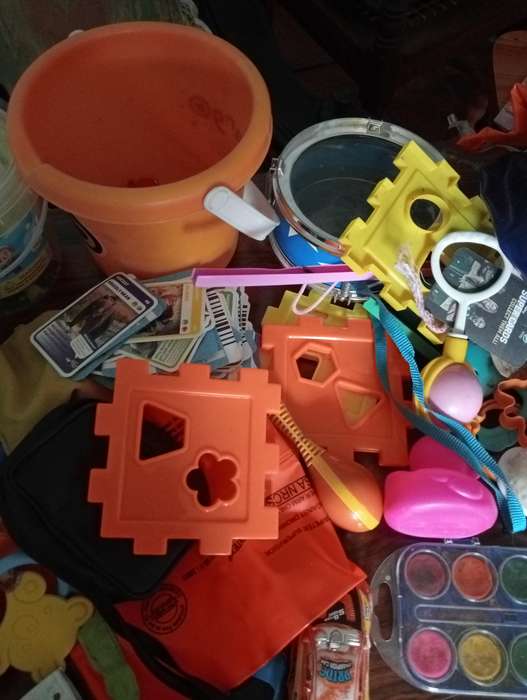 LOT VINTAGE KIDSTOYS