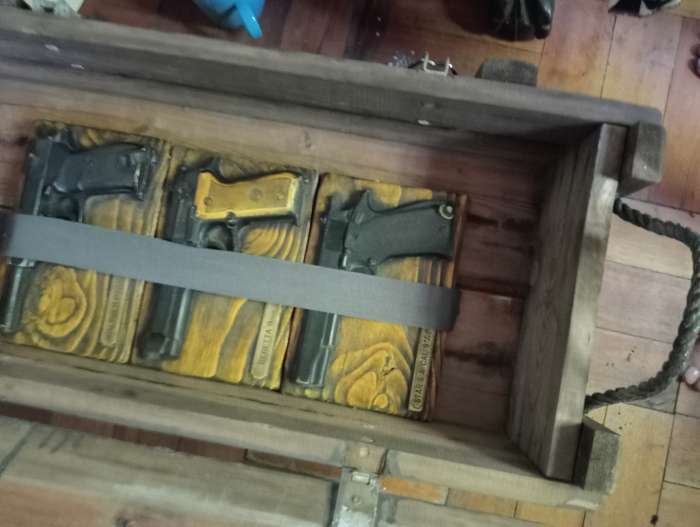 VINTAGE COLLECTABLE  SOUTH AFRICA ARMY CRATE WITH LOCK AND WALL HANGING COLLECTABLES