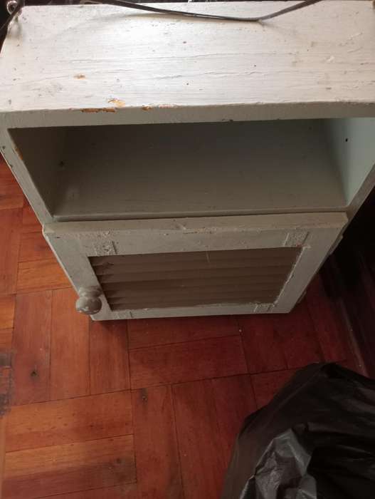 VINTAGE SMALL WOODEN CUBOARD