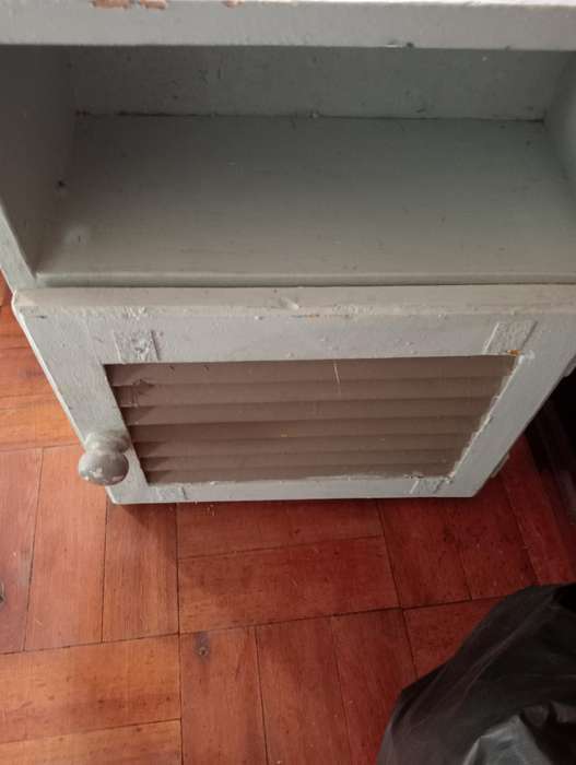 VINTAGE SMALL WOODEN CUBOARD