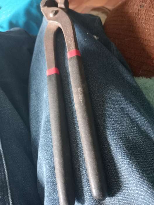 VINTAGE CUTTING PLIERS