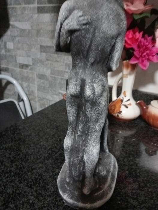 VINTAGE HEAVHY  THE KISS SCULPTURE