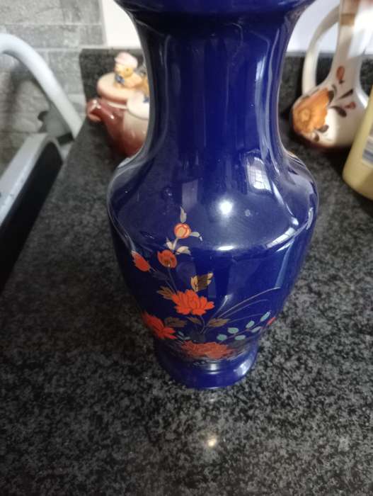 VINTAGE KOBALT BLUE CHINESE PORCELAIN VASE