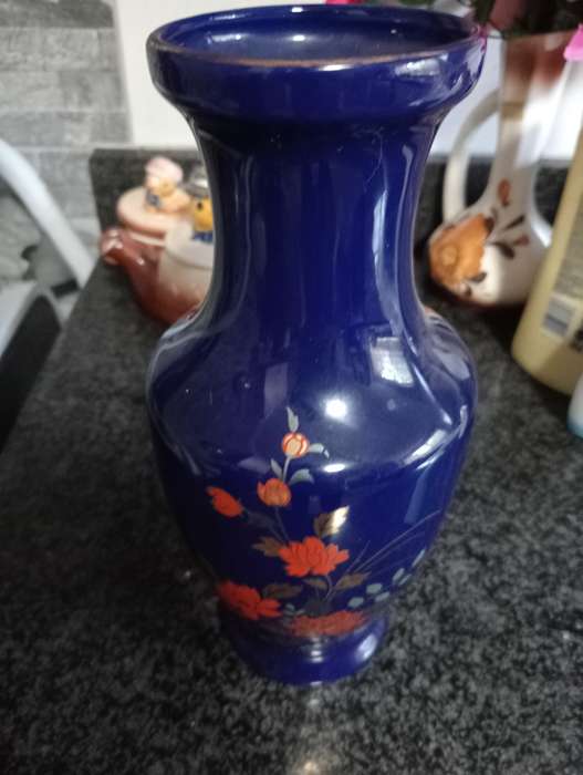 VINTAGE KOBALT BLUE CHINESE PORCELAIN VASE