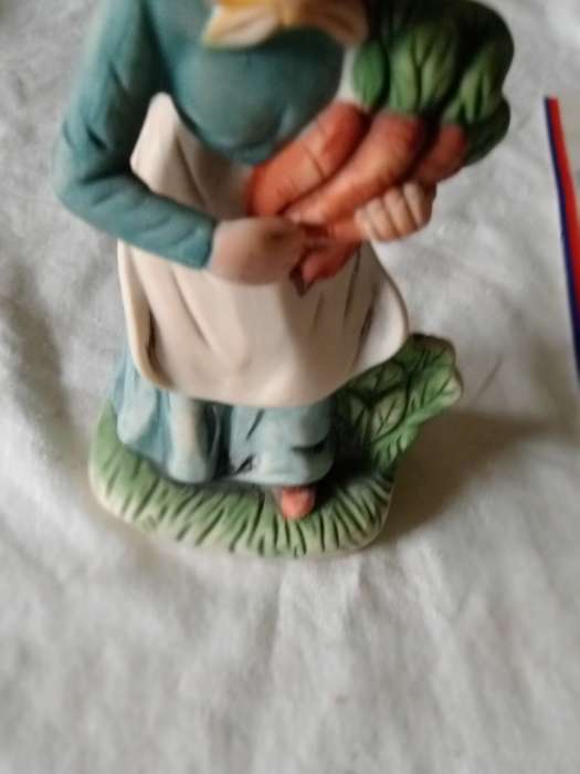 VINTAGE LADY FIGURINE
