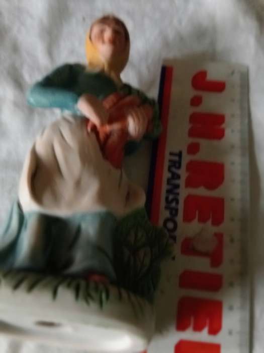 VINTAGE LADY FIGURINE