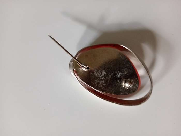 VINTAGE SILVERPLATED RHODOCHROSITE BROoCH
