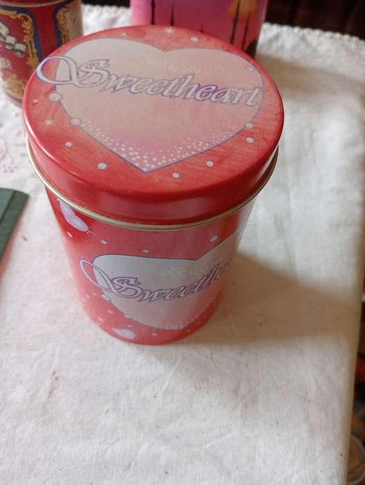 VINTAGE SWEETHEART TIN