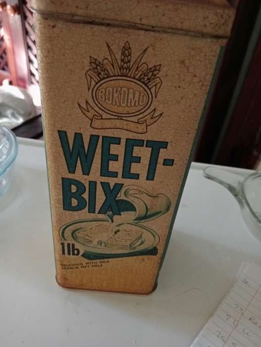 VINTAGE 1LB WEETBIX TIN
