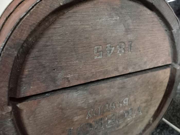 VINTAGE WOODEN WINE CASKET WITH LATCH