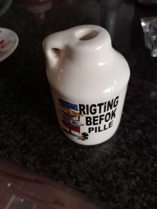 VINTAGE COLLECTABLE BAR HOLDER