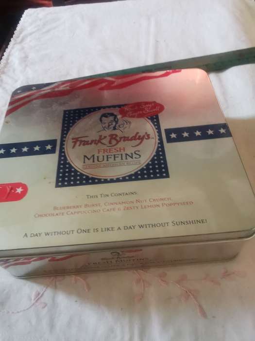 VINTAGE FRANK BRADYS FRESH MUFFINS TIN