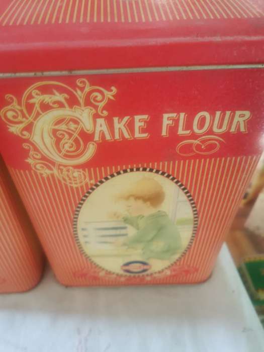 VINTAGE SNOWFLAKE CAKE FLOUR TINS