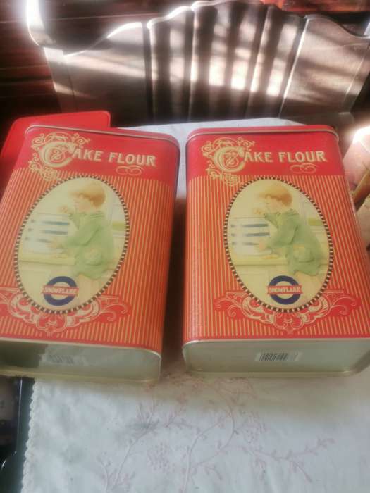 VINTAGE SNOWFLAKE CAKE FLOUR TINS