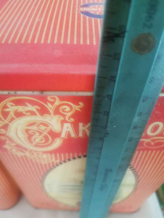 VINTAGE SNOWFLAKE CAKE FLOUR TINS