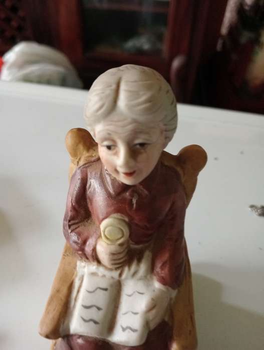 VINTAGE GRANDMA FIGURINE ON CHAIR