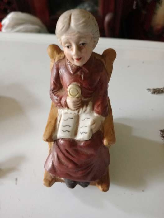 VINTAGE GRANDMA FIGURINE ON CHAIR