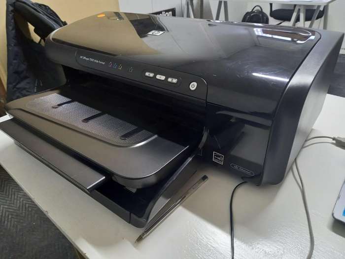 HP Officejet 7000 Wide Format Printer - E809a A3, NEEDS NEW CARTRIDGES