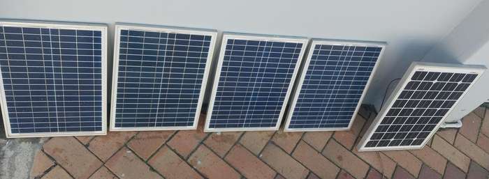 Lot of 5 solar panels