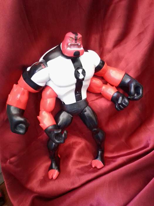 Large Playmates / Cartoon Network Ben 10 'Four Arms' Articulated Figurine