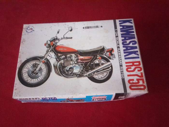 Rare 1974 Sunny Kawasaki RS750 1 / 24 Scale Model In Original Packaging