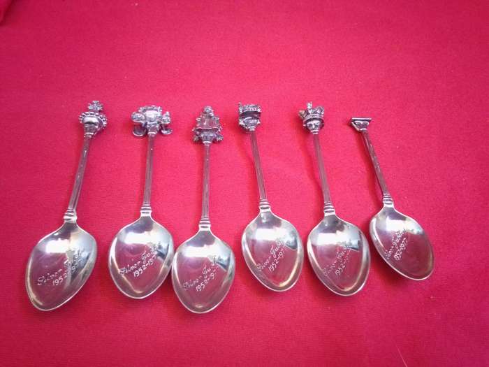 Set of 6 Silverplate Silver Jubilee 1952 - 1977 Teaspoons