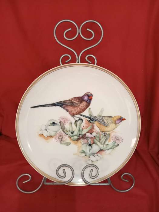 Retro Heritage Porcelain Collectors Plate 'Violet-Eared Waxbill'