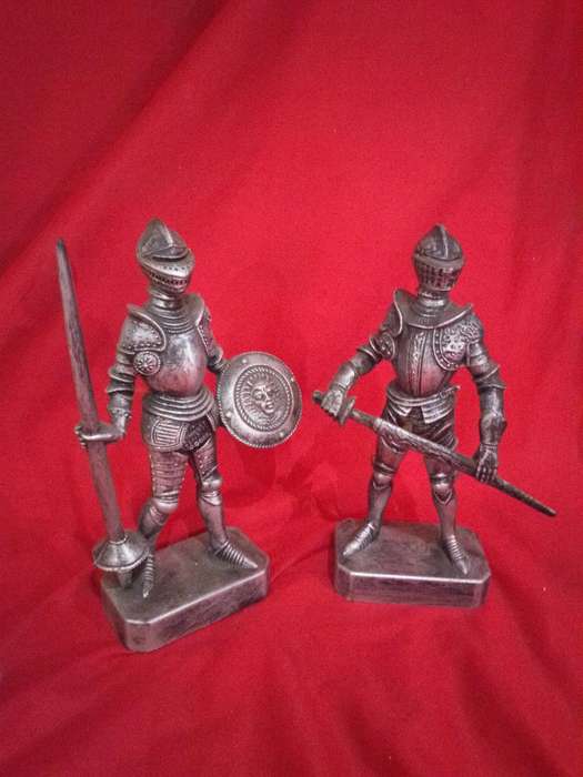 2 x Highly Detailed Hard Plastic Knight Figurines