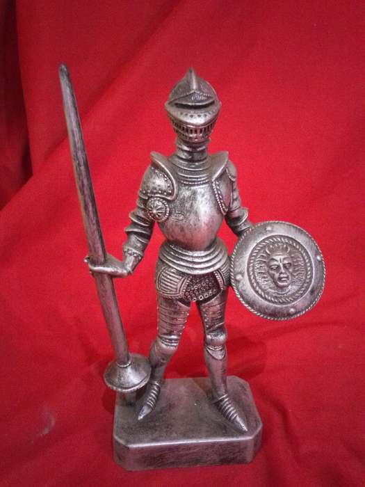 2 x Highly Detailed Hard Plastic Knight Figurines
