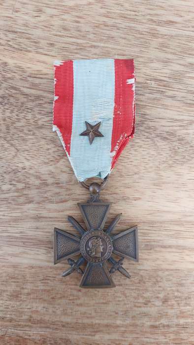 - France War Cross for Exterior Theatres of Operation with 1 Star -