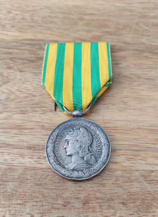 - France Tonkin Campaign Army 6 Campaigns Medal  (1883 - 1885) -