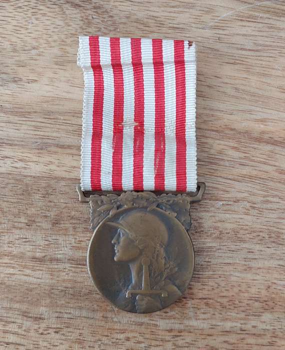- WW1 France Commemorative Medal of the Great War -