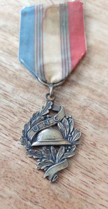- WWI French Decoration U.N.C. Veterans Medal -