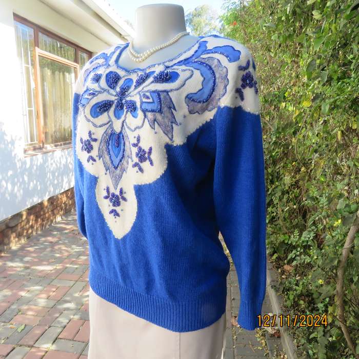 Amazing luxury embellished royal blue/cream acrylic/mohair pull over sweater. By HENDER size 38/40.