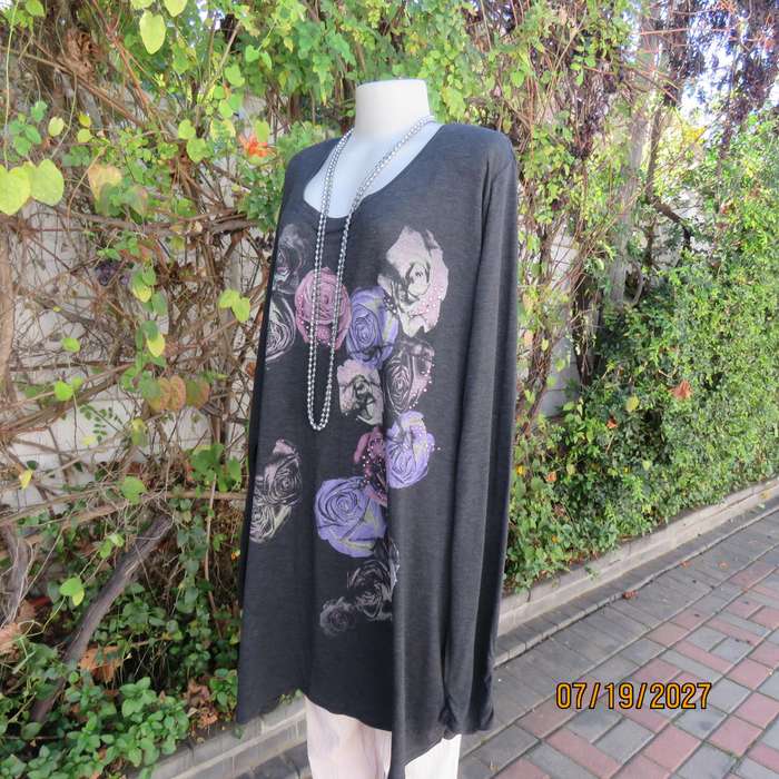 DONNA CLAIRE dark grey long sleeve polyrayon stretch top. Pink-purple roses front. Size 52