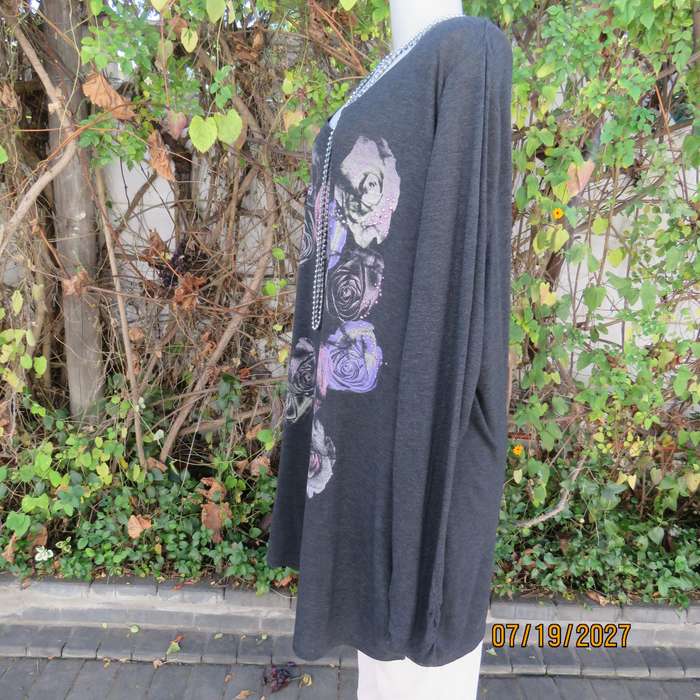 DONNA CLAIRE dark grey long sleeve polyrayon stretch top. Pink-purple roses front. Size 52