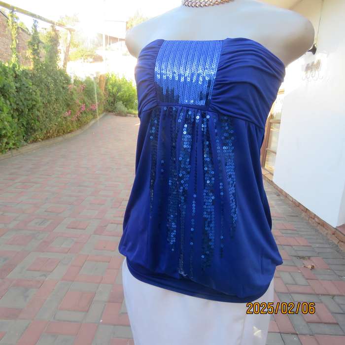 Luxury strapless evening top in royal blue stretch polyester. Sequin decorated. Size 34. As new.
