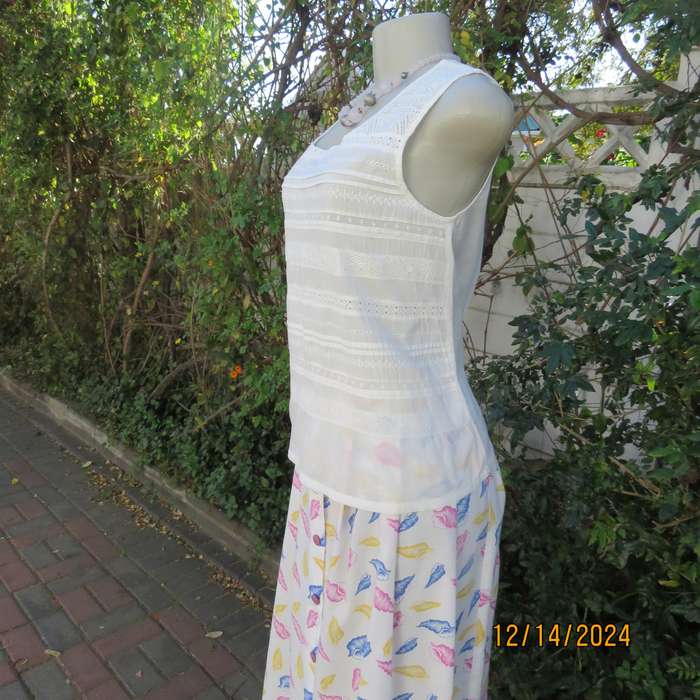 Dainty white feminine 100% cotton with cotton lace square neck top size 34. By SOIL from India. New