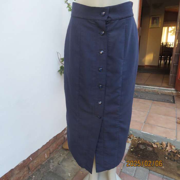 Button down navy slightly creased polycotton lined ankle length skirt. Size 38. As new cond.