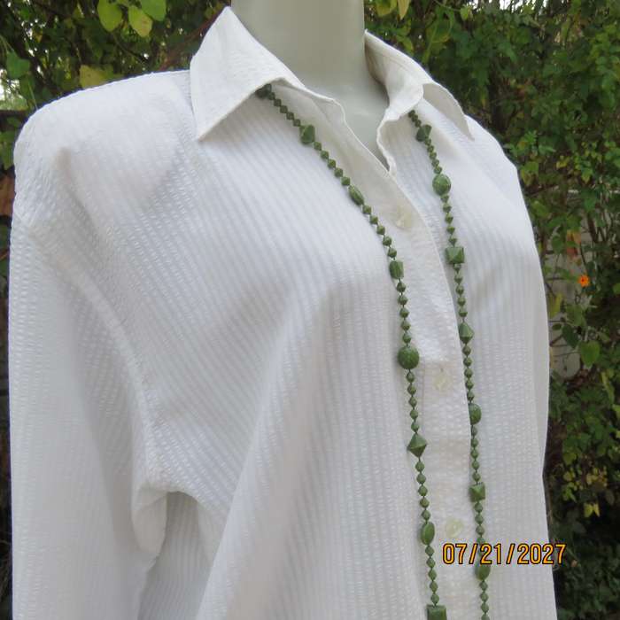 O//SO white bubble cotton long sleeve button down shirt size 40. Shirt collar