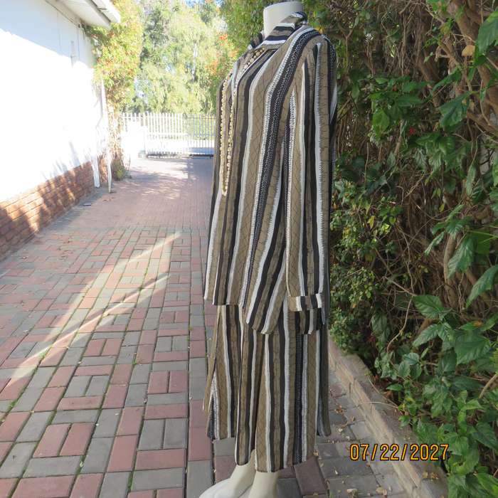 LARGELY FEMININE 2 pc polyester A-line skirt and long sleeve top outfit. Vertical striped. Size 42