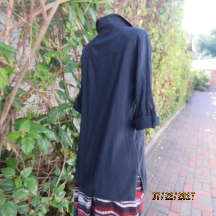 FRESH PRODUCE overdyed navy cotton slip over top. Size 36. Bracelet sleeves.