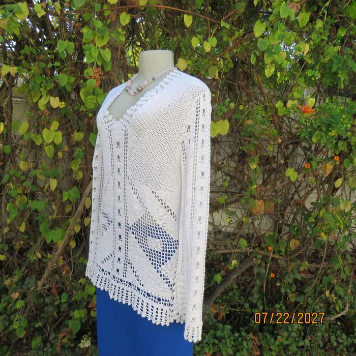 QUEENSPARK white crochet long sleeve top in cotton yarn. Size 38.