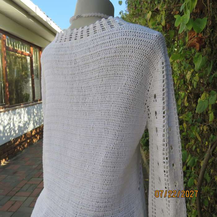 QUEENSPARK white crochet long sleeve top in cotton yarn. Size 38.