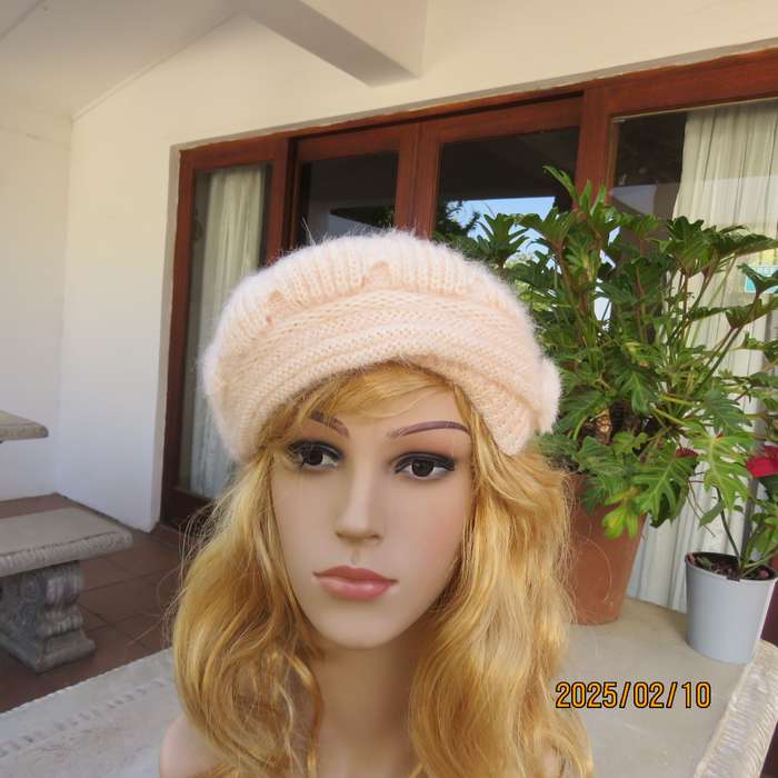Winter winner. Rich cream acrylic knit beret-cap with mohair look. Stretch.Warm inner.New