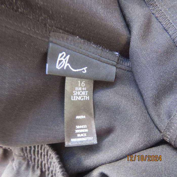 High quality black pants by Bhs from London size 40. In soft polyester. Waist back/sides elasticated