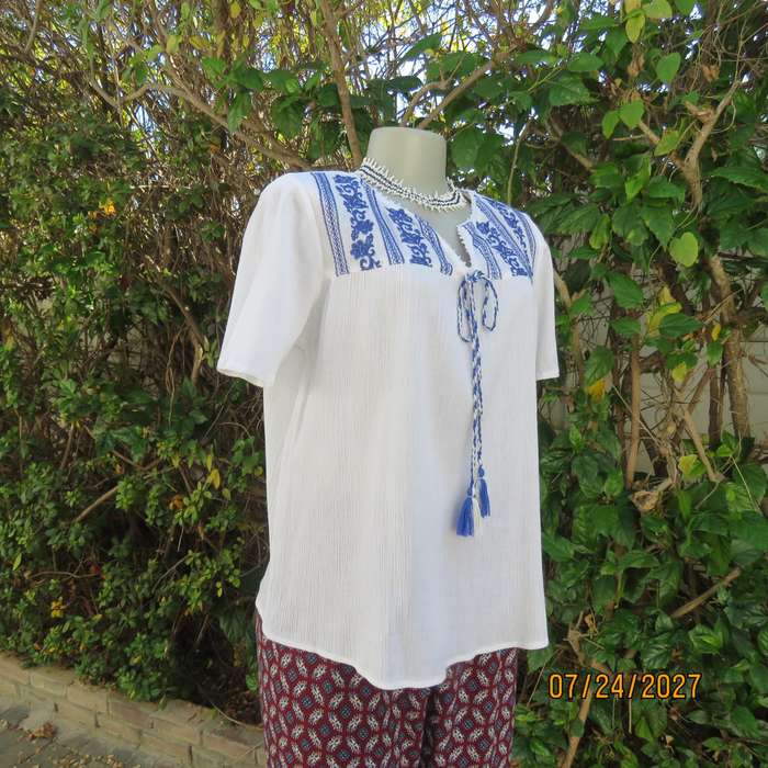 White creased cotton slip over short sleeve top. Blue embroidered front yoke. Size 36